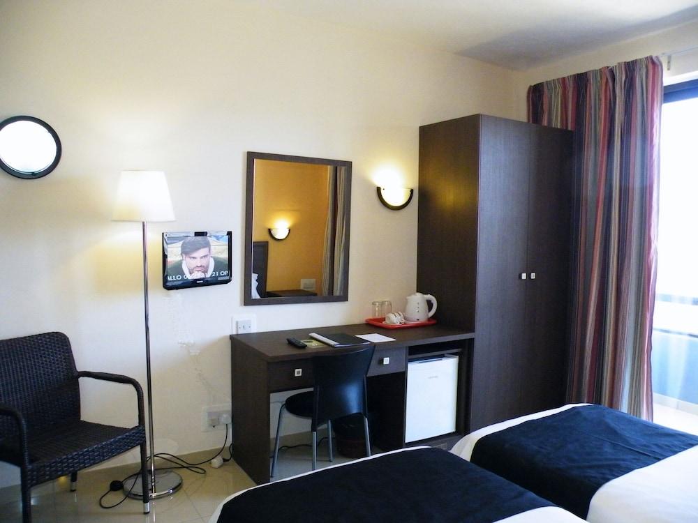 Dean Hamlet Aparthotel
