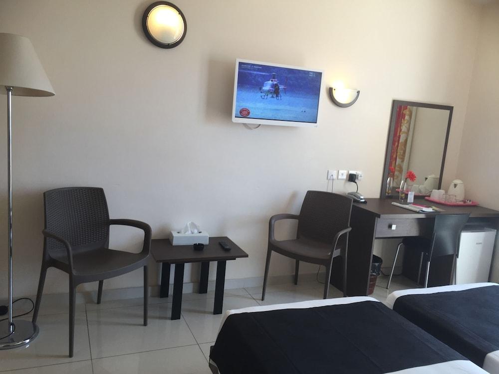 Dean Hamlet Aparthotel