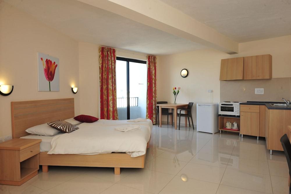 Dean Hamlet Aparthotel
