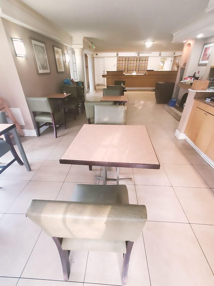 La Quinta Inn Merrillville