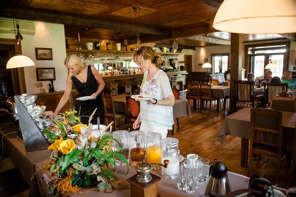 Aparjods Hotel & Restaurant