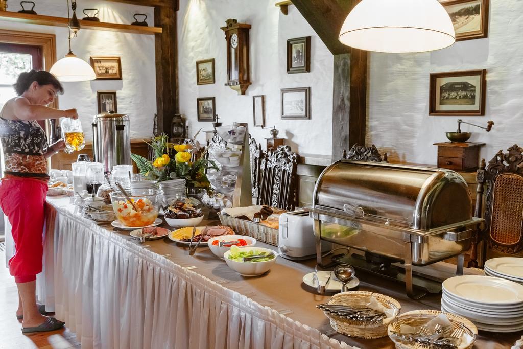 Aparjods Hotel & Restaurant