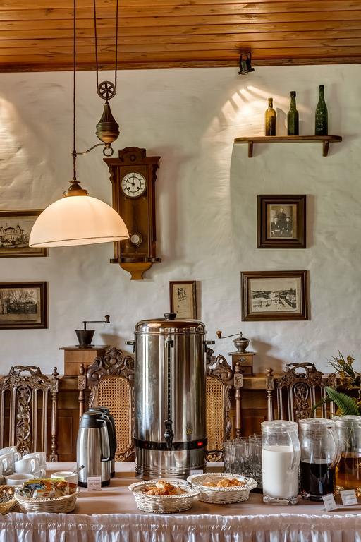Aparjods Hotel & Restaurant
