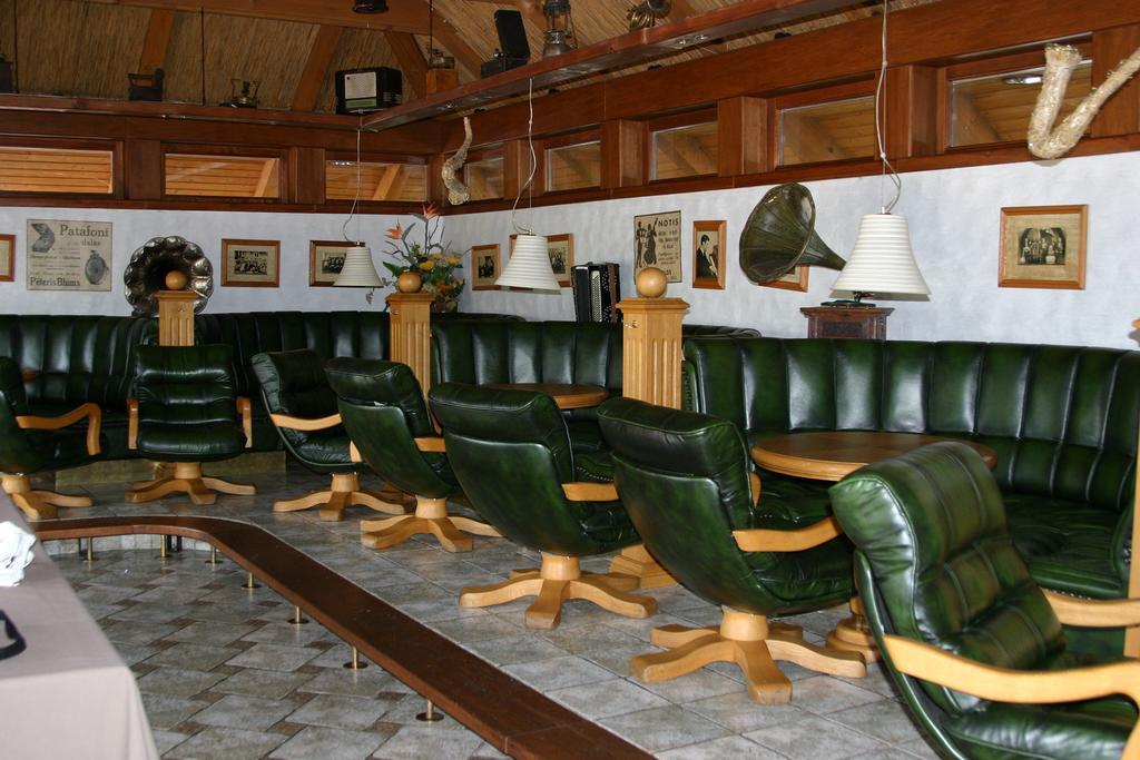 Aparjods Hotel & Restaurant
