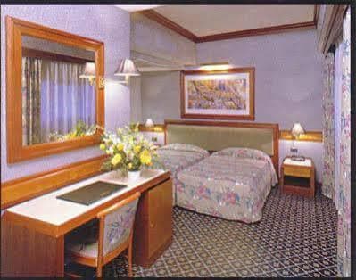 Airport Palace