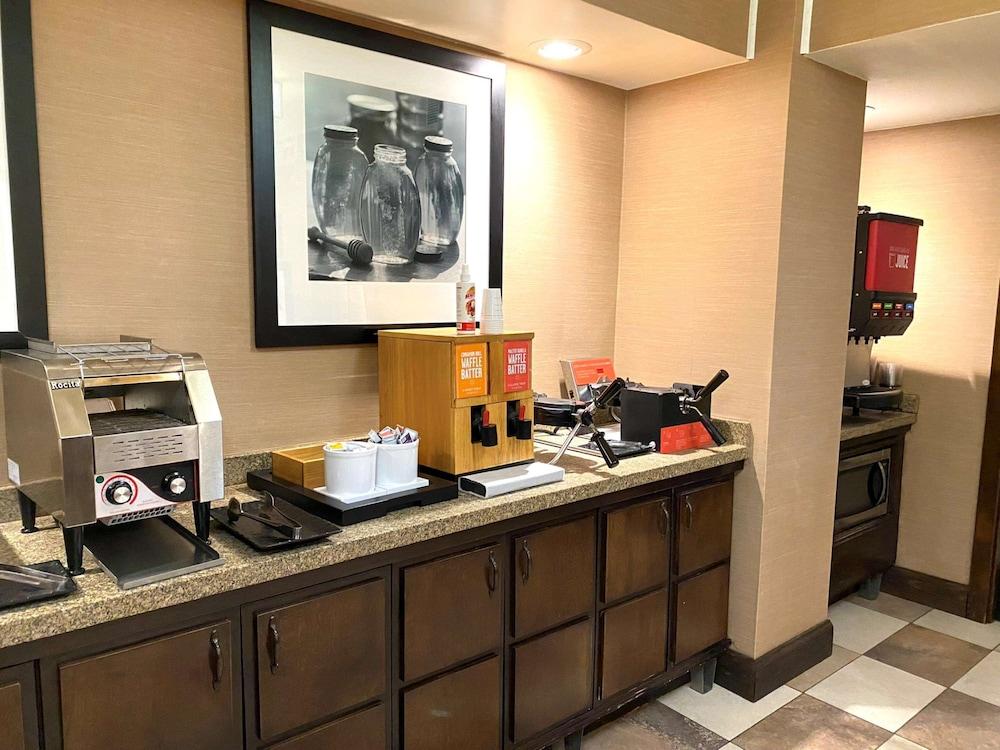 Hampton Inn Dallas-Addison