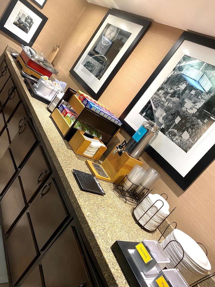 Hampton Inn Dallas-Addison