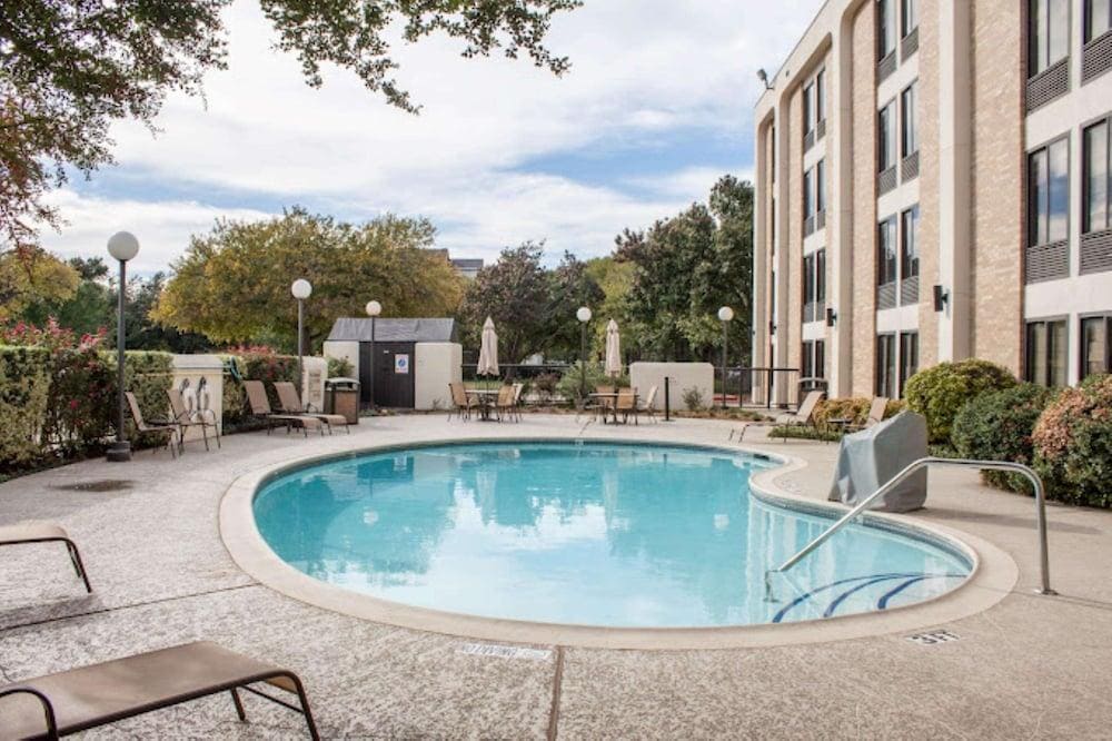 Hampton Inn Dallas-Addison
