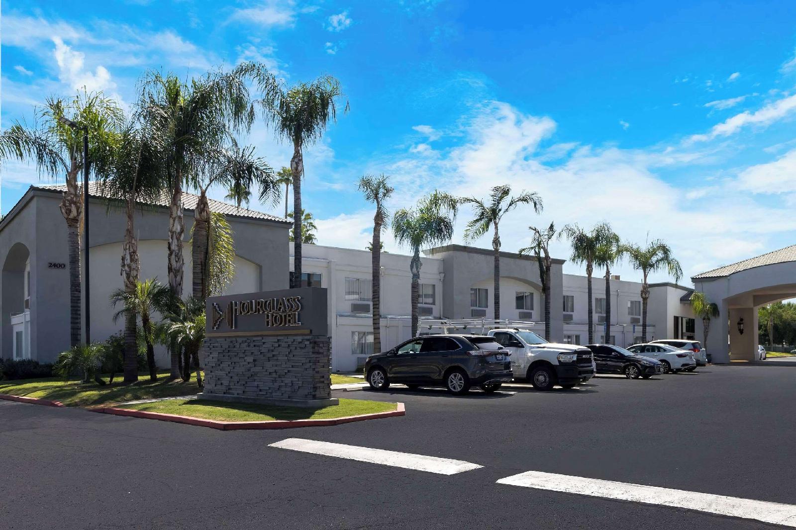 Hourglass Hotel, Ascend Hotel Collection