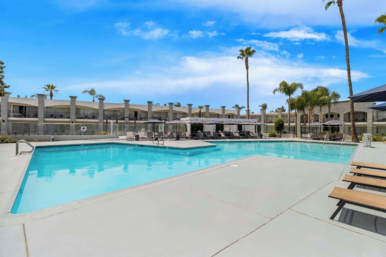 Hourglass Hotel, Ascend Hotel Collection
