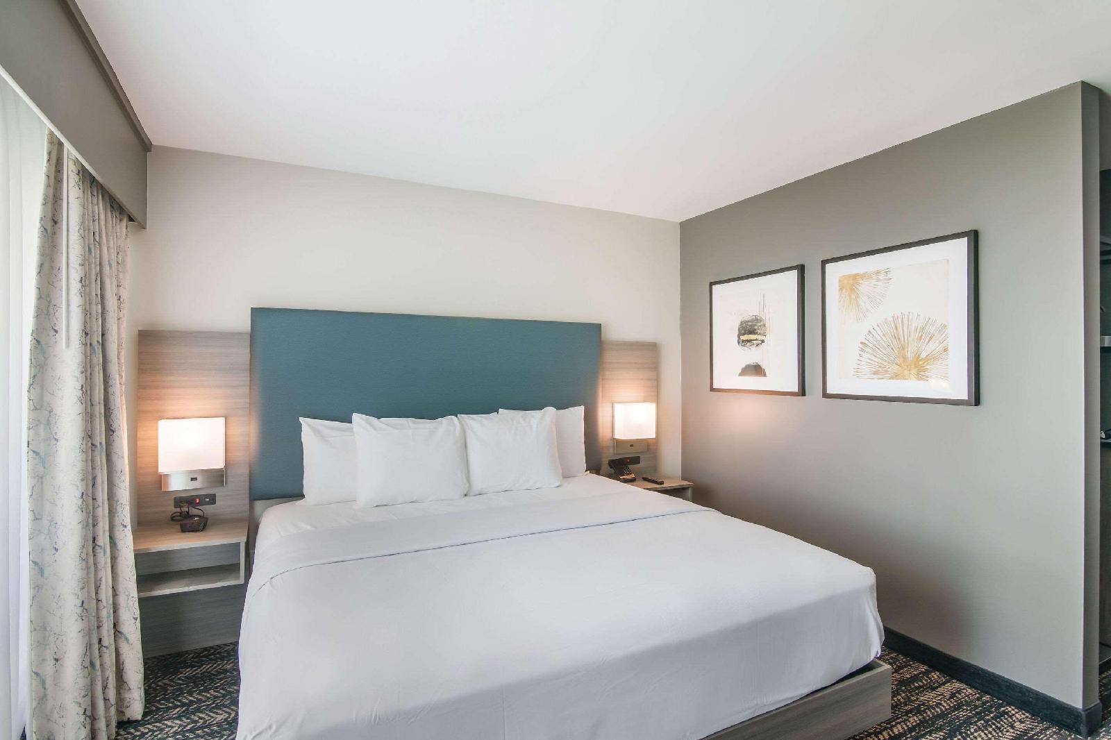 Hourglass Hotel, Ascend Hotel Collection