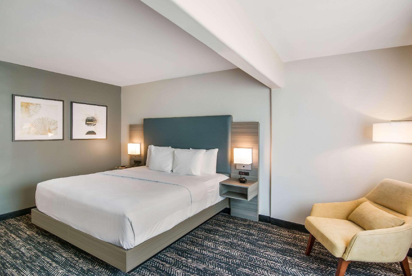 Hourglass Hotel, Ascend Hotel Collection