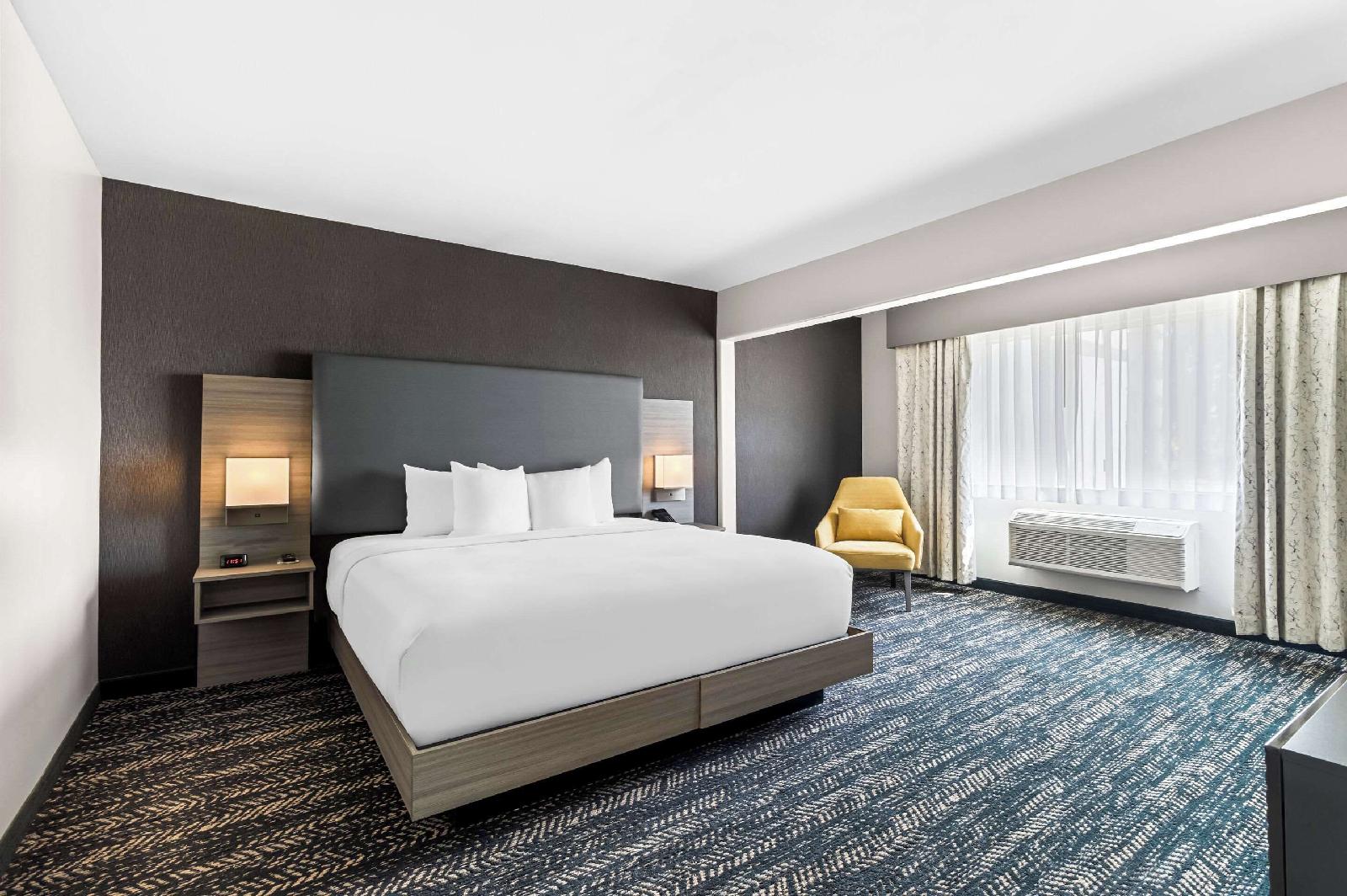 Hourglass Hotel, Ascend Hotel Collection