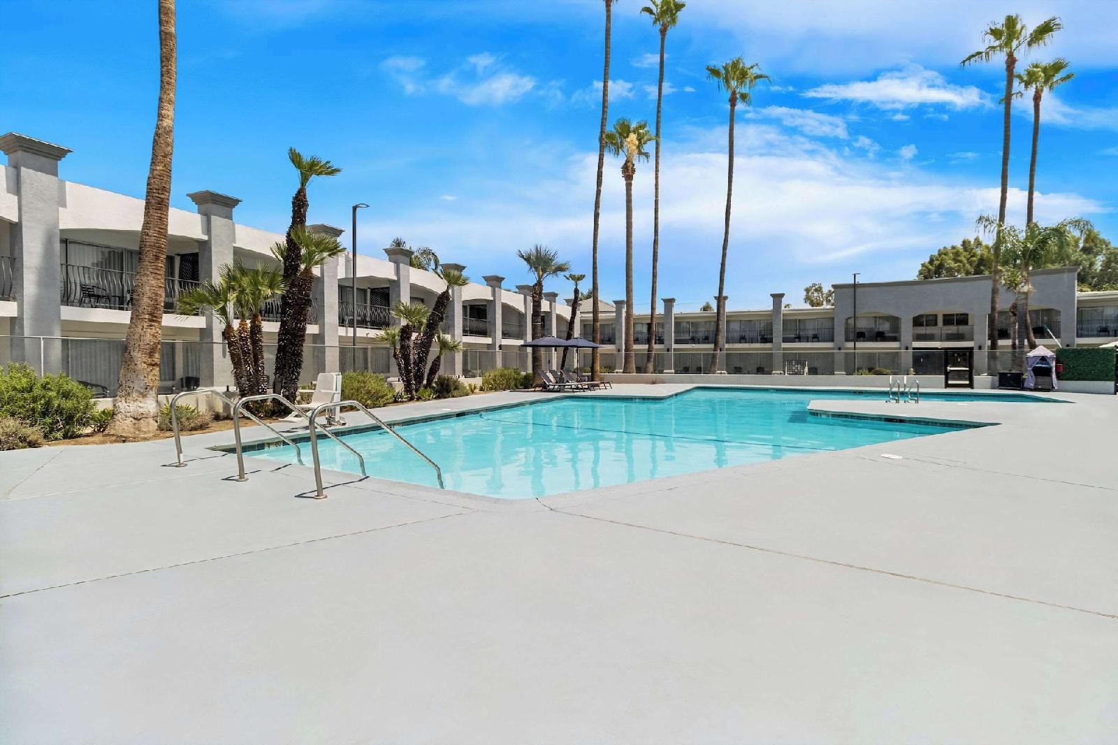 Hourglass Hotel, Ascend Hotel Collection