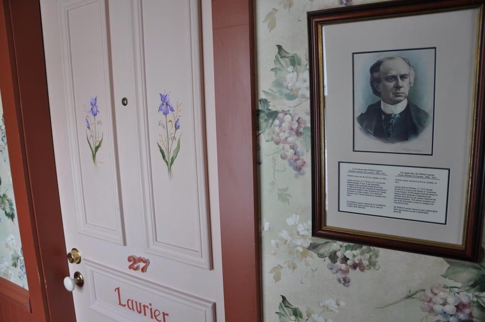 Auberge Lakeview Inn
