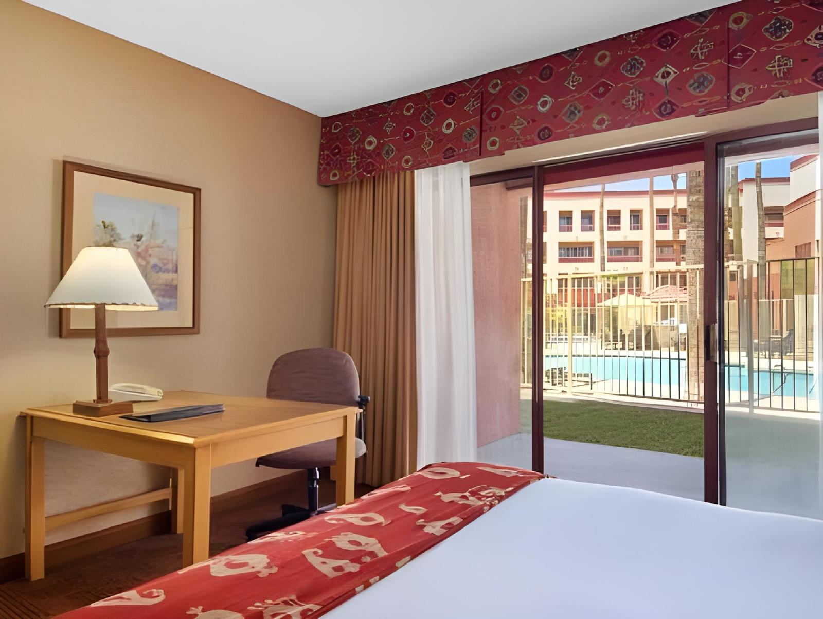 Hilton Phoenix Airport