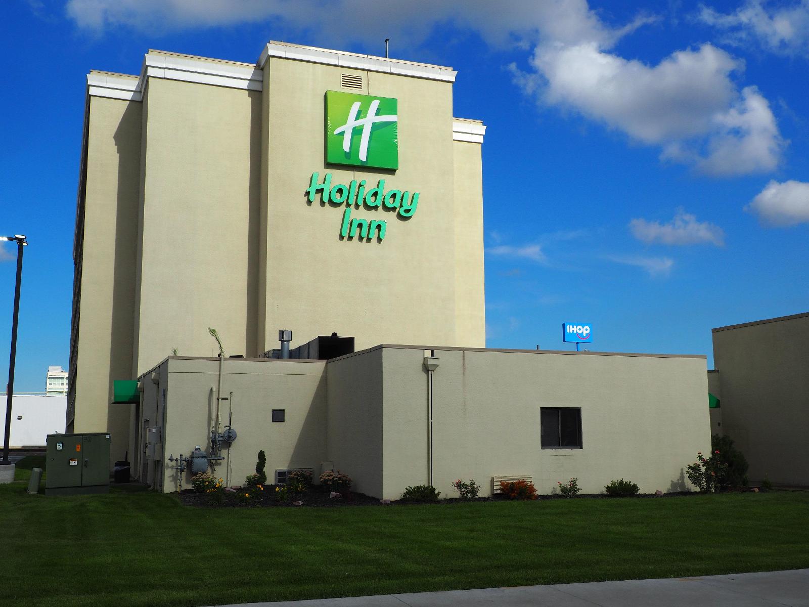 Riverside Plaza Hotel
