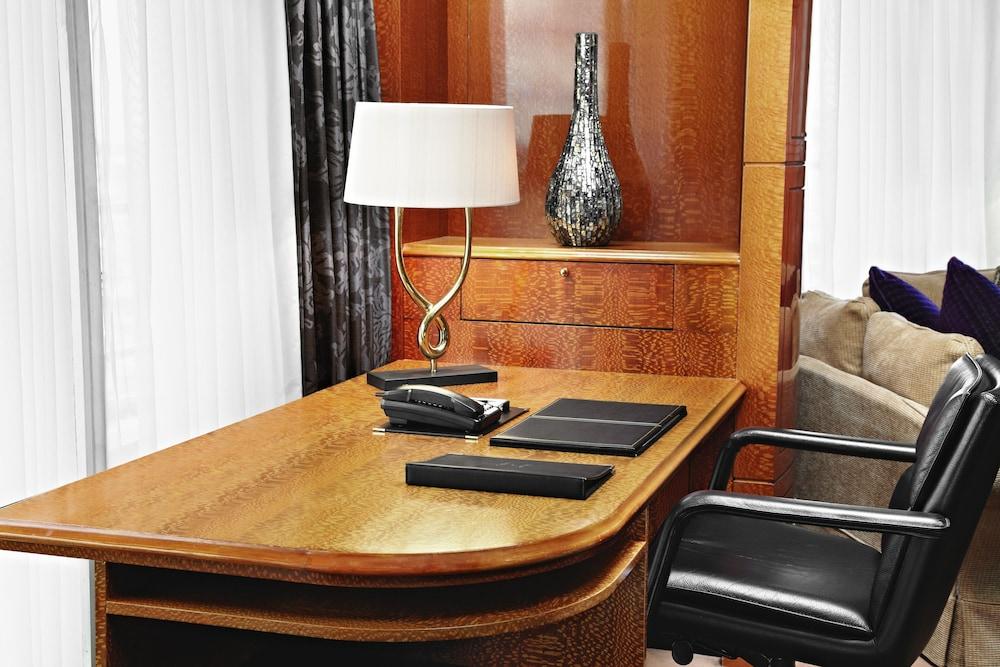 The Park Tower Knightsbridge, a Luxury Collection Hotel, London