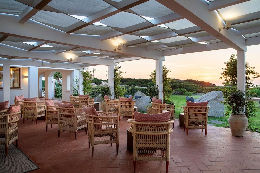 Mangia's Santa Teresa Resort