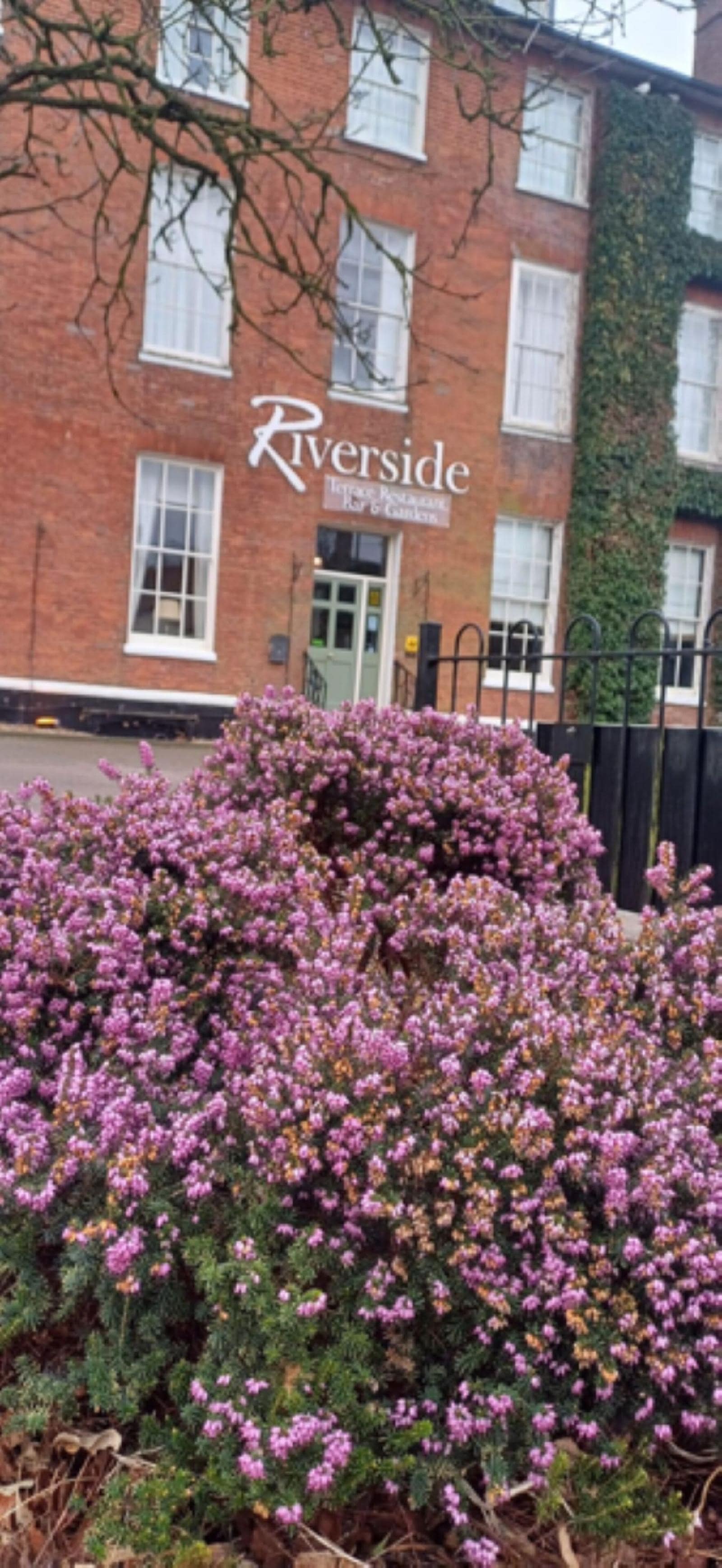 Riverside House Hotel