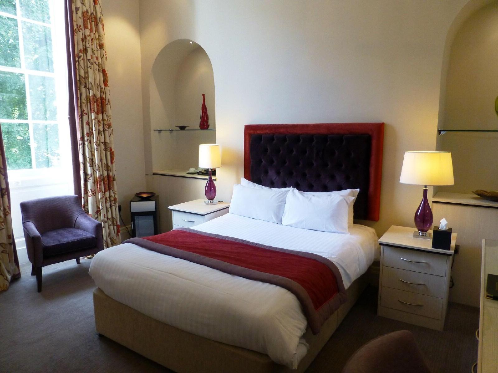 Riverside House Hotel