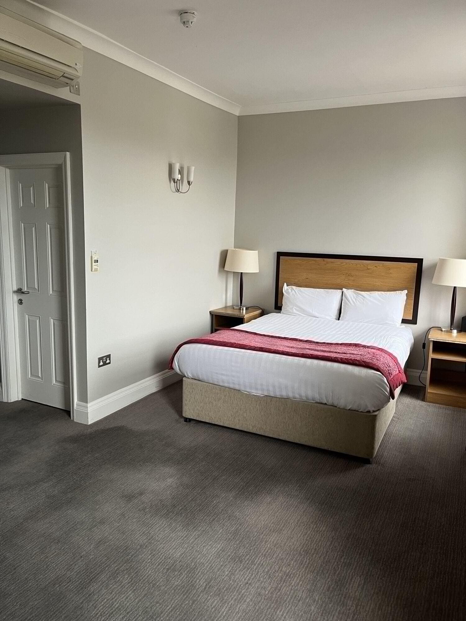 Riverside House Hotel