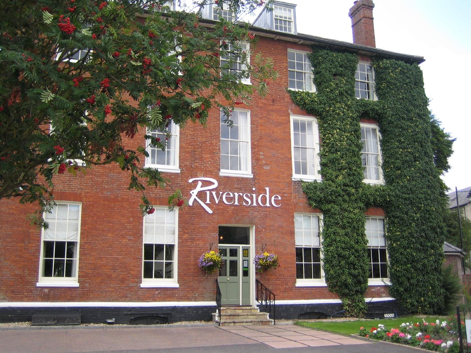 Riverside House Hotel