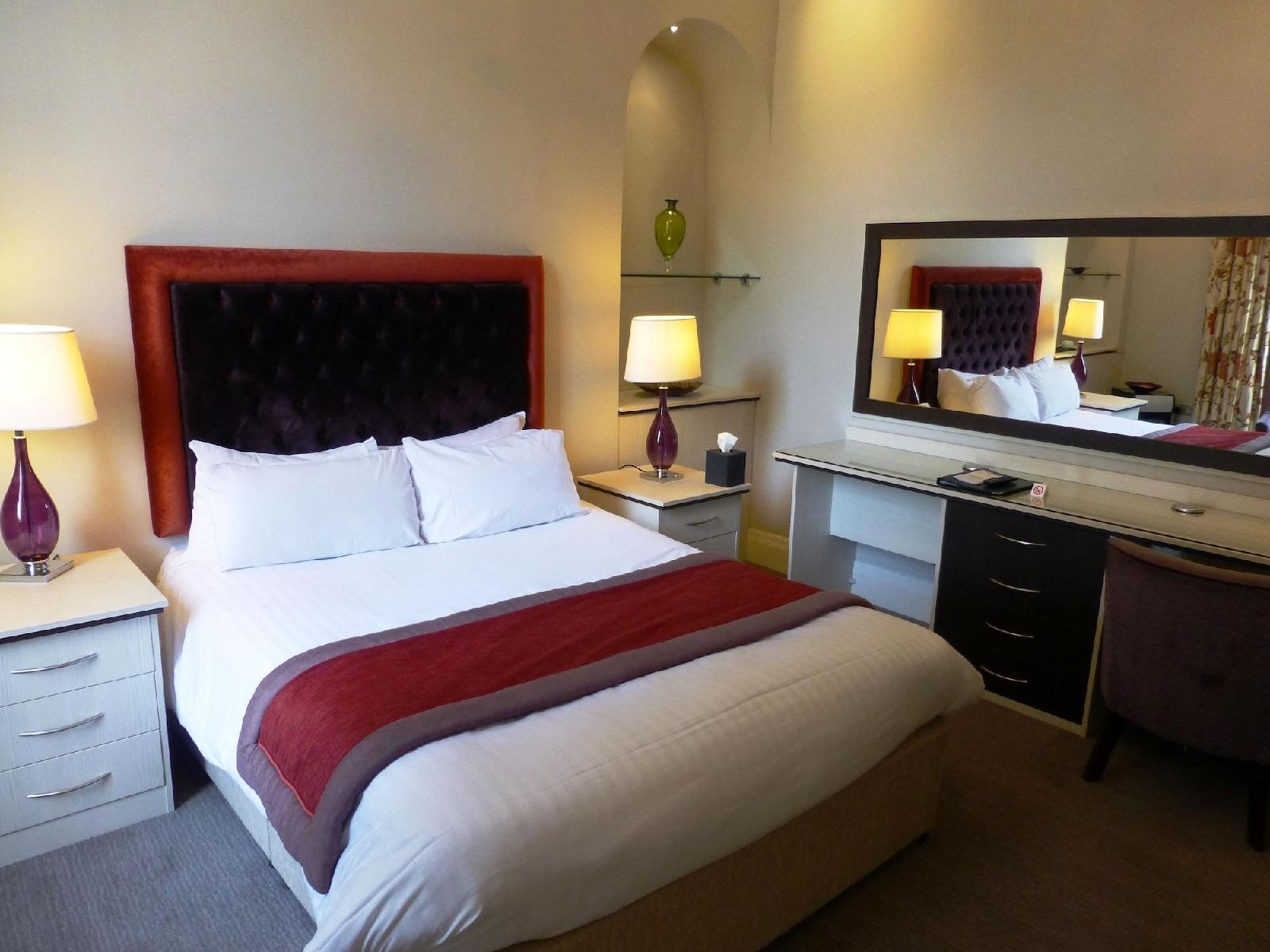 Riverside House Hotel