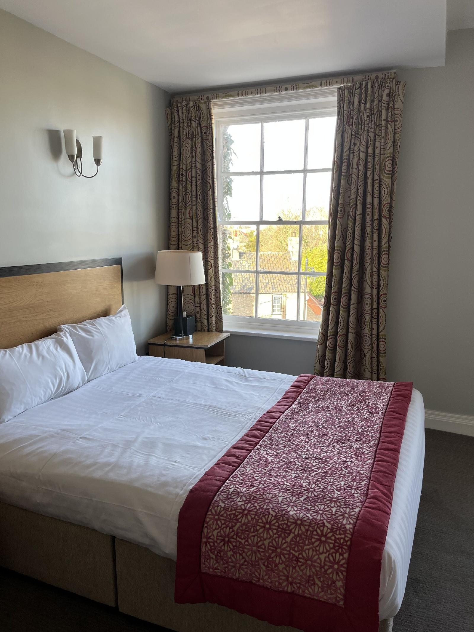 Riverside House Hotel