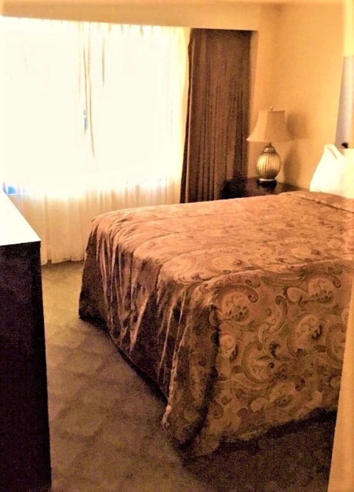 Jockey Resort Suites Center Strip