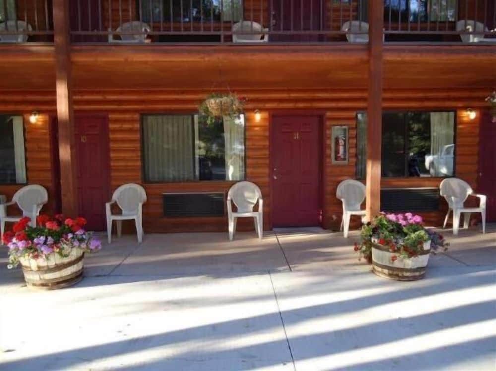 Austin's Chuckwagon Motel