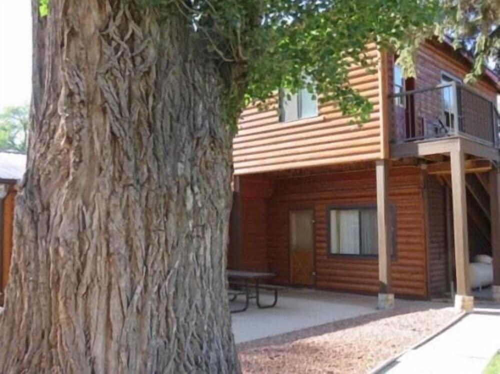 Austin's Chuckwagon Motel