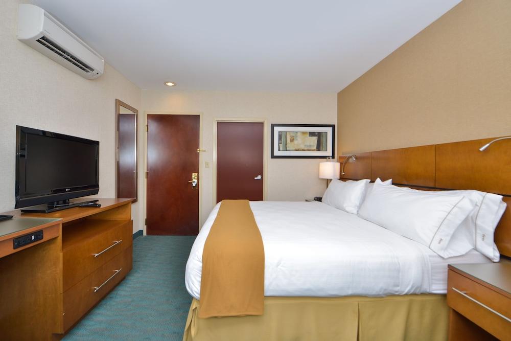 Holiday Inn Express New York JFK Airport Area