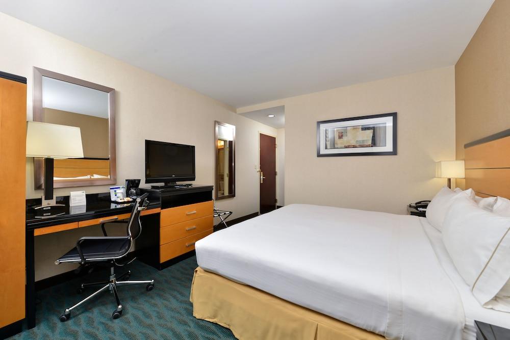 Holiday Inn Express New York JFK Airport Area