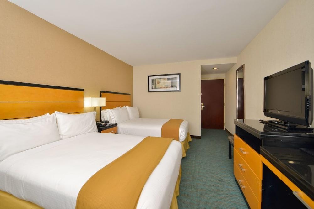 Holiday Inn Express New York JFK Airport Area