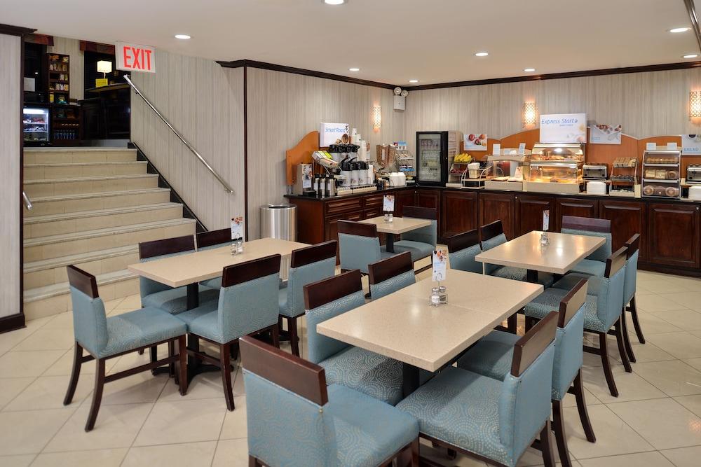 Holiday Inn Express New York JFK Airport Area