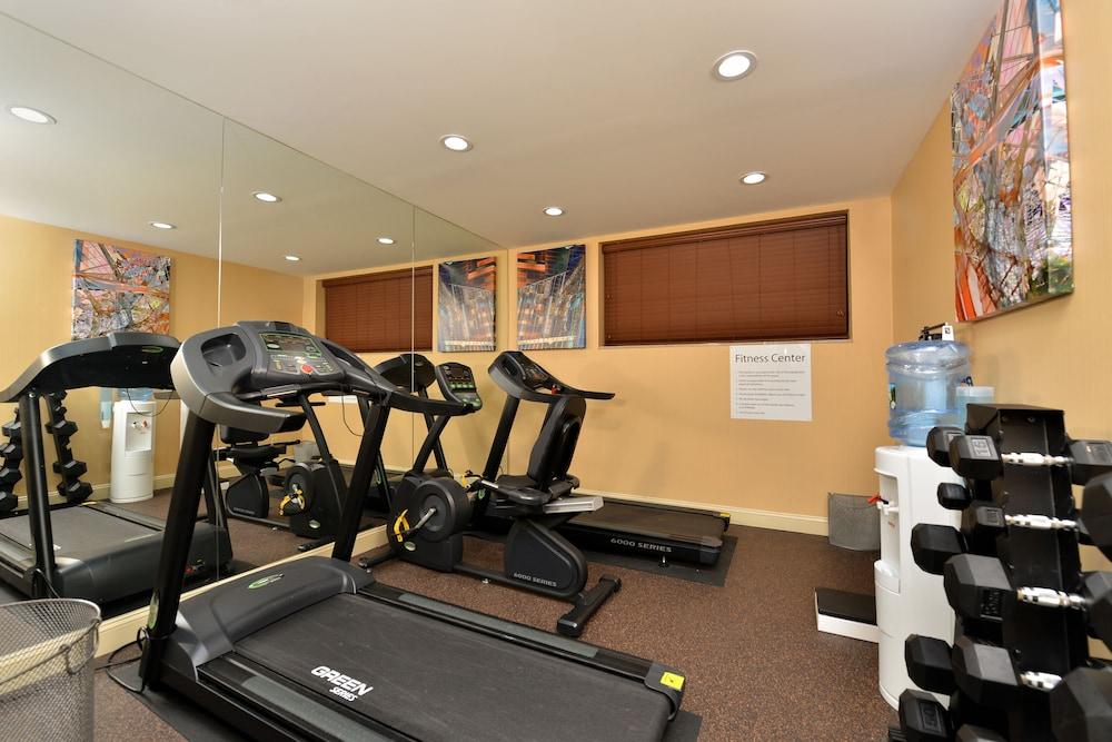 Holiday Inn Express New York JFK Airport Area