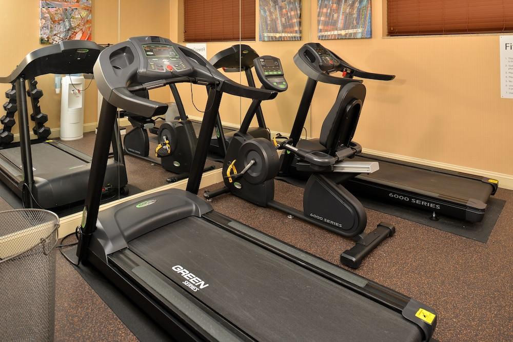 Holiday Inn Express New York JFK Airport Area