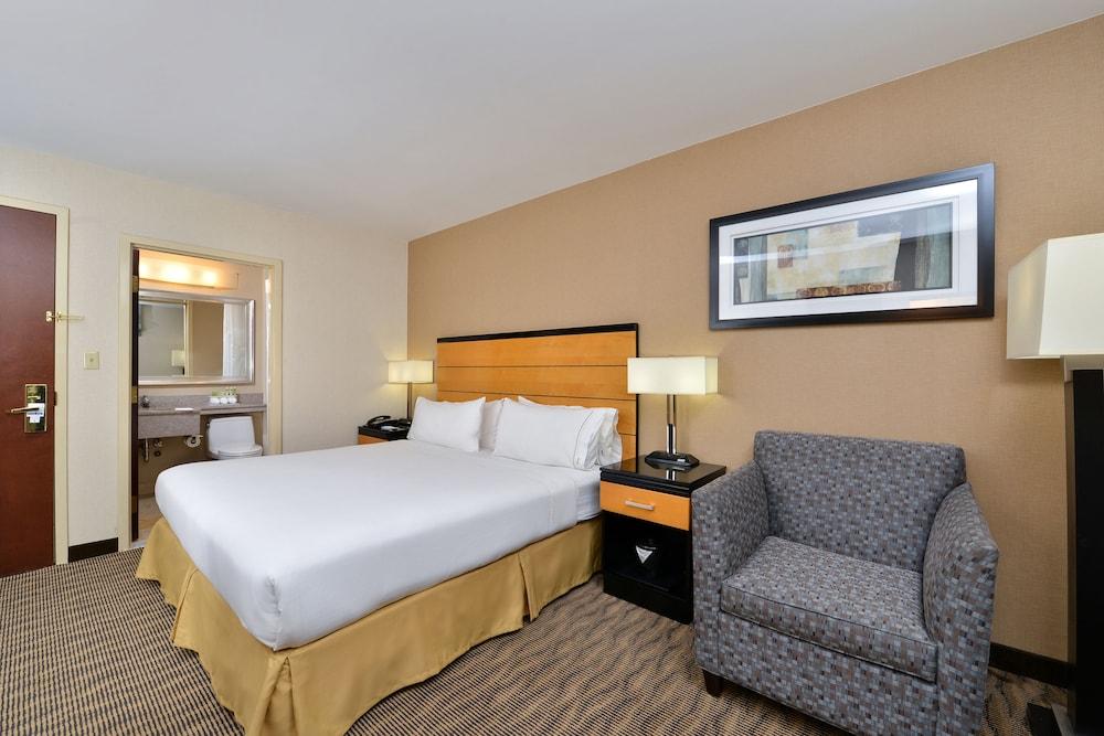 Holiday Inn Express New York JFK Airport Area