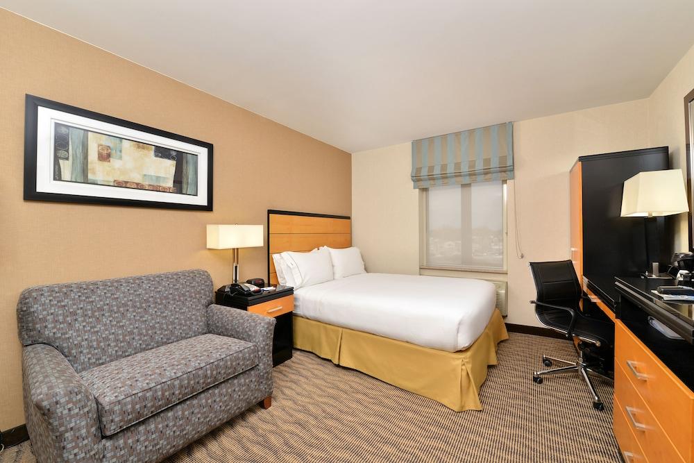 Holiday Inn Express New York JFK Airport Area