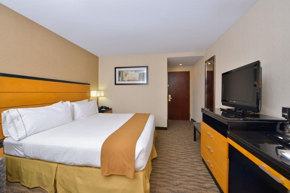 Holiday Inn Express New York JFK Airport Area