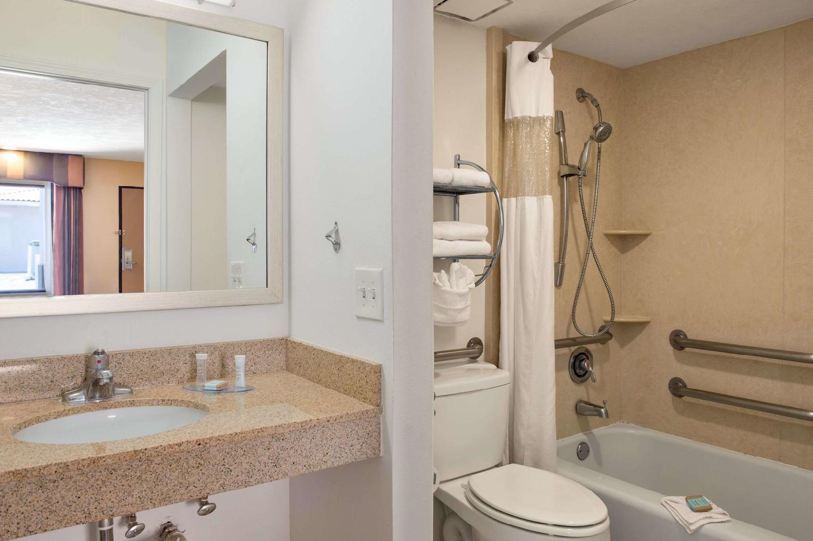 Baymont by Wyndham Jacksonville Airport