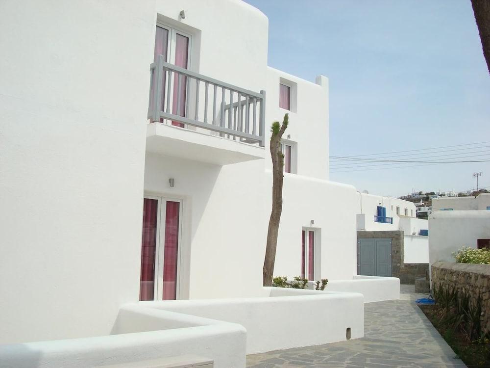 Elena Suites Hotel
