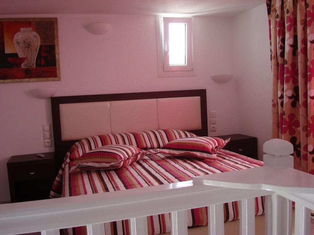 Elena Suites Hotel