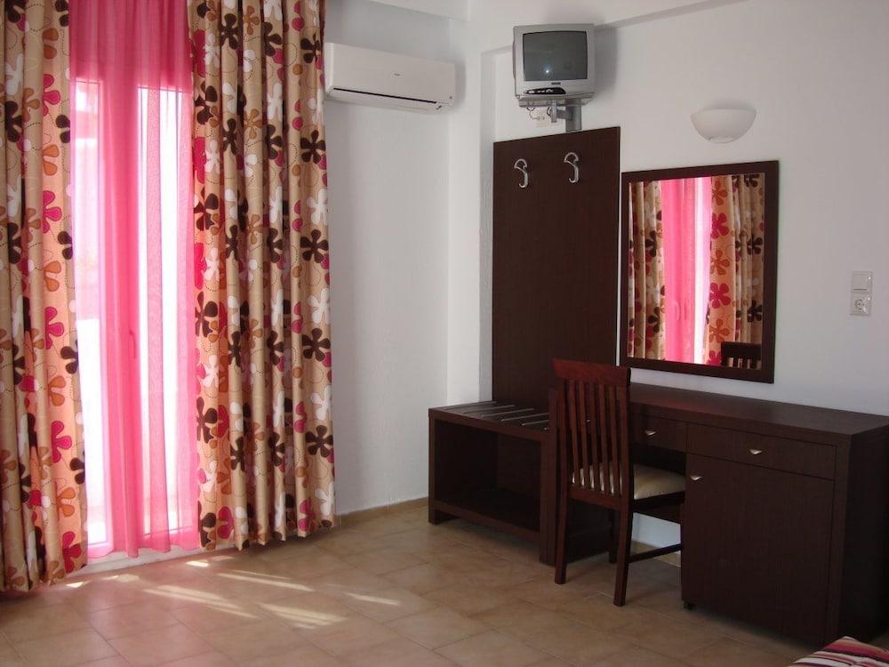 Elena Suites Hotel