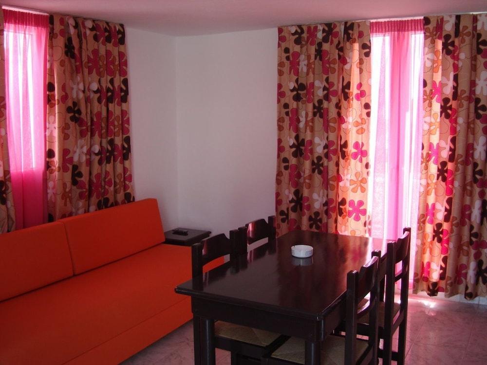 Elena Suites Hotel
