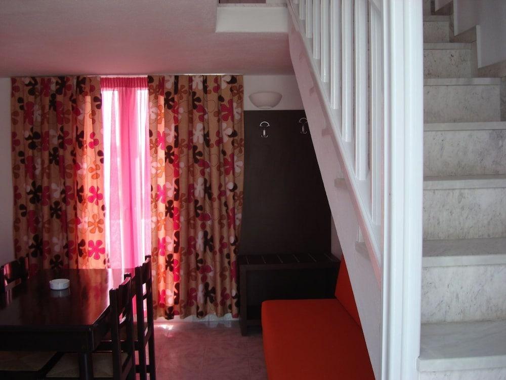Elena Suites Hotel