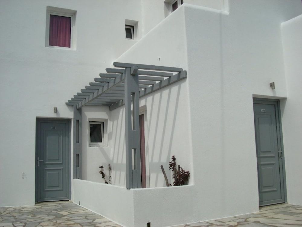 Elena Suites Hotel