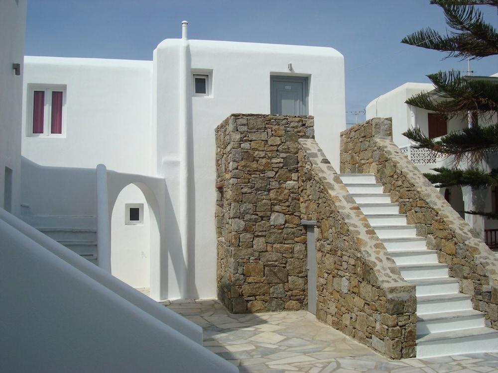 Elena Suites Hotel