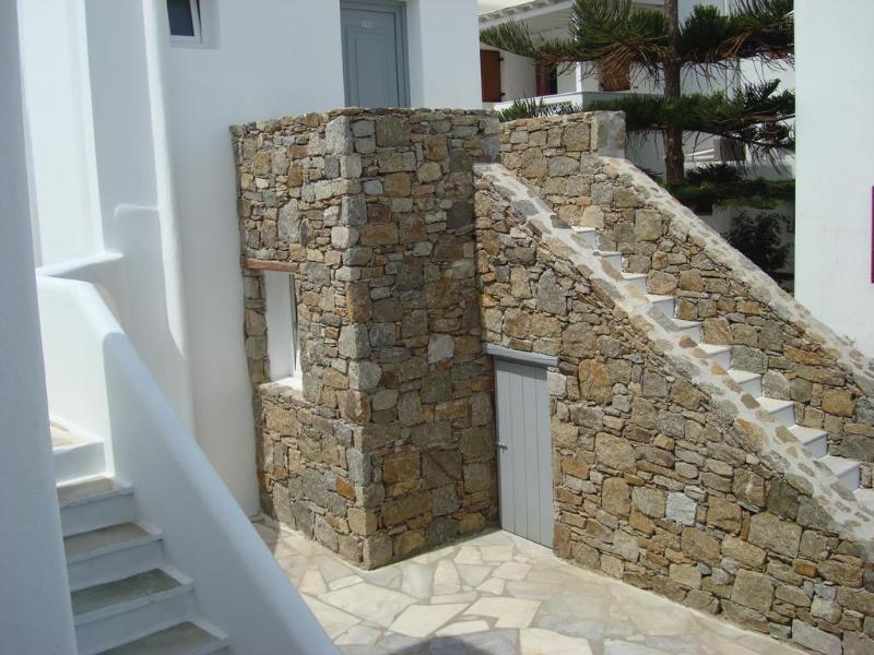 Elena Suites Hotel